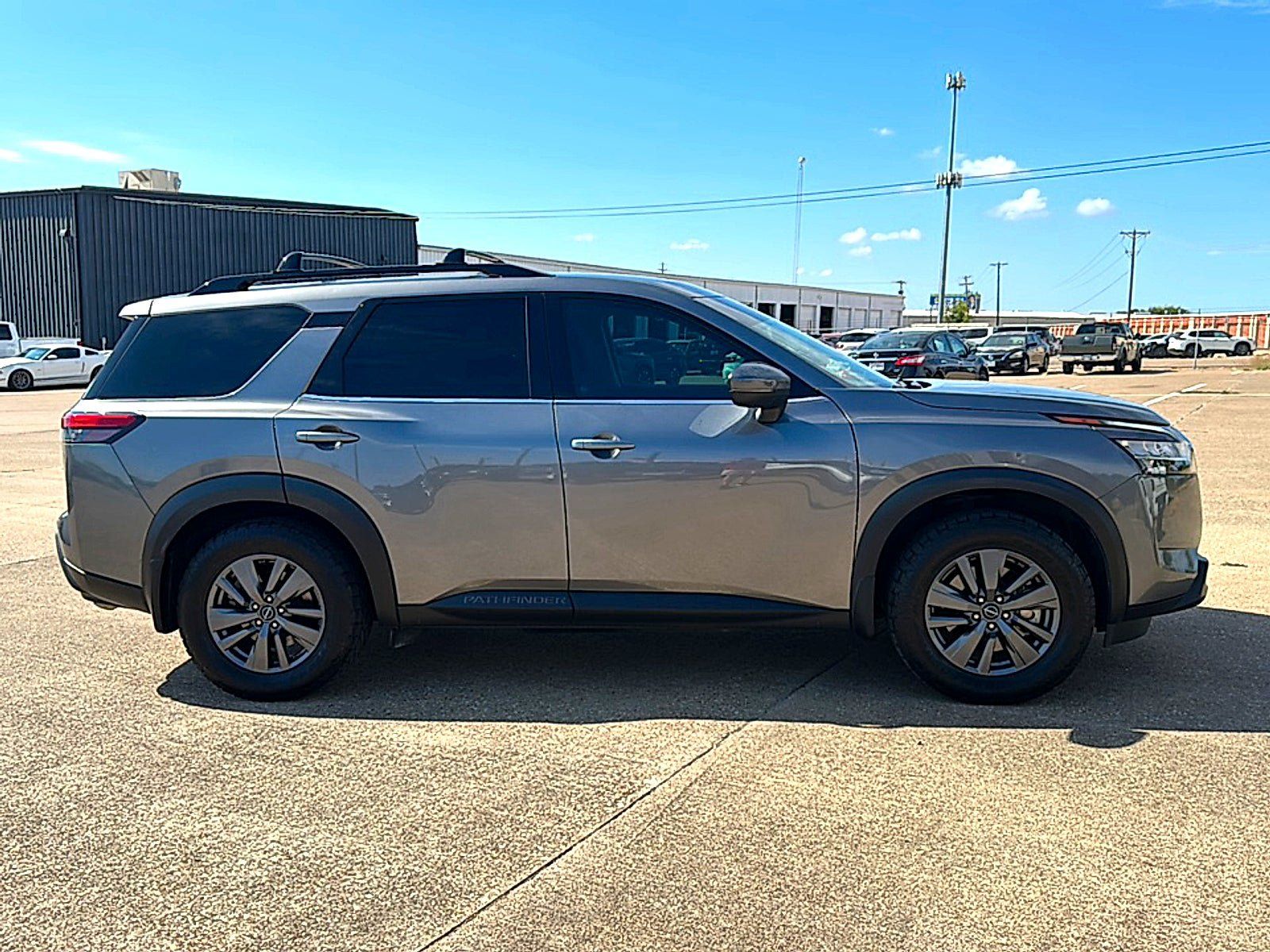 Used 2022 Nissan Pathfinder SV FWD image 8