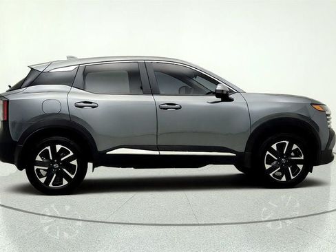 Used 2025 Nissan Kicks SV AWD/4WD image 4
