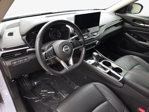 Used 2024 Nissan Altima 2.5 SR w/ SR Premium Package FWD image 13