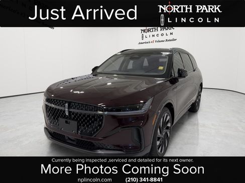 Used 2025 Lincoln Nautilus Reserve AWD/4WD image 1