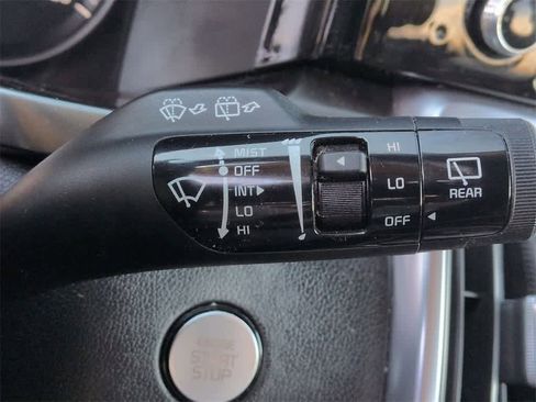 Used 2022 Kia Sorento S image 26