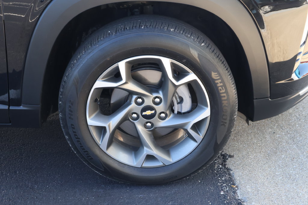 Used 2025 Chevrolet Trax LT FWD image 5