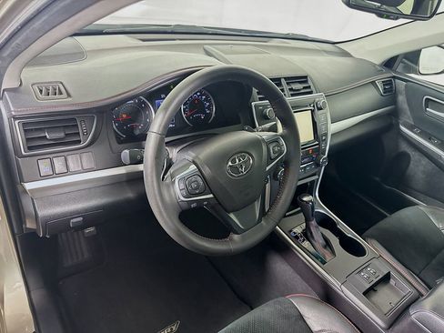 Used 2015 Toyota Camry XSE image 9