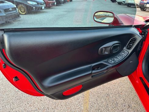 Used 2000 Chevrolet Corvette Coupe 2D w/ Roof Pkg image 24