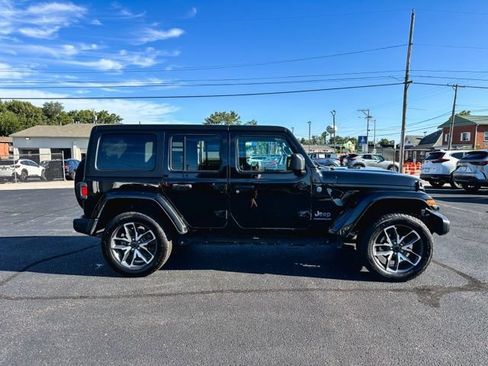 Used 2024 Jeep Wrangler Unlimited AWD/4WD image 9