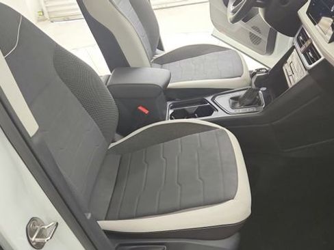 Used 2025 Volkswagen Taos SE image 20