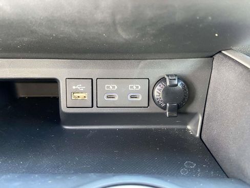 Used 2025 Toyota Highlander XLE AWD/4WD image 28