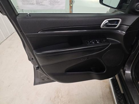 Used 2021 Jeep Grand Cherokee Limited w/ Trailer Tow Group IV image 12