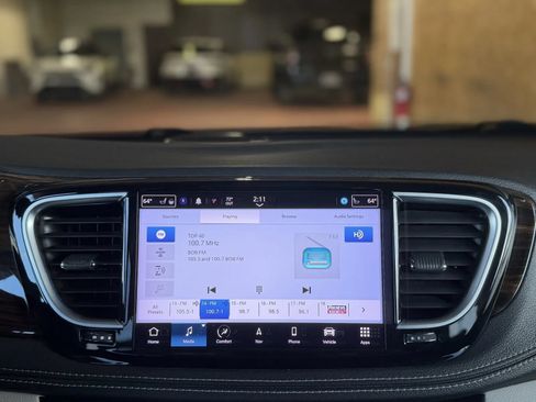 Used 2022 Chrysler Pacifica Limited FWD image 33