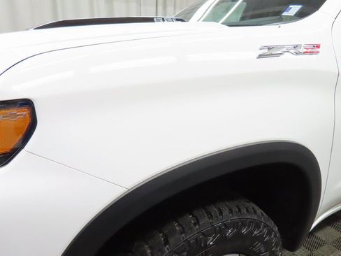 Used 2023 Chevrolet Silverado 1500 ZR2 image 51