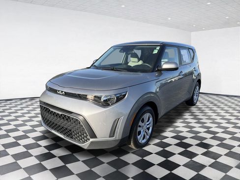 Used 2024 Kia Soul LX FWD image 2