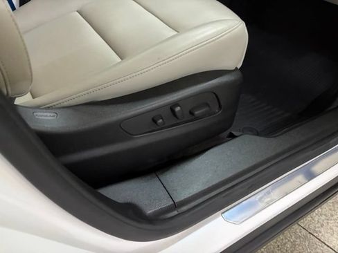 Used 2023 Cadillac XT4 Premium Luxury w/ Technology Package AWD/4WD image 33