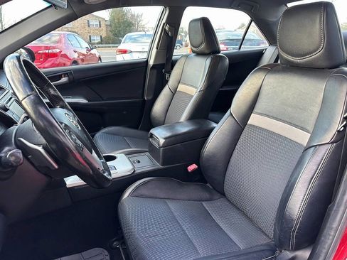 Used 2014 Toyota Camry SE w/ Fleet Convenience Package image 13