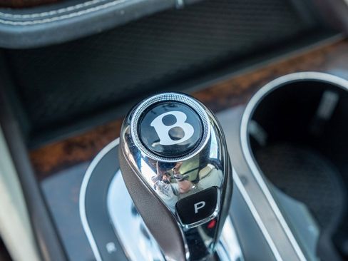 Used 2018 Bentley Bentayga Activity image 23