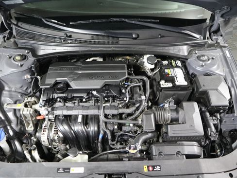 Used 2024 Hyundai Elantra Limited FWD image 13