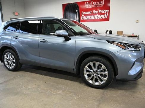 Used 2023 Toyota Highlander Limited image 4