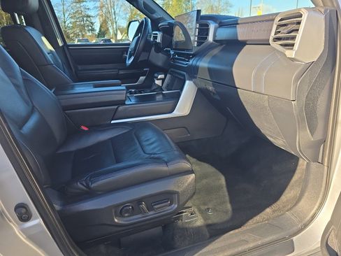 Used 2024 Toyota Sequoia image 19