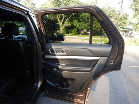 Used 2016 Ford Explorer XLT w/ Equipment Group 202A AWD/4WD image 22
