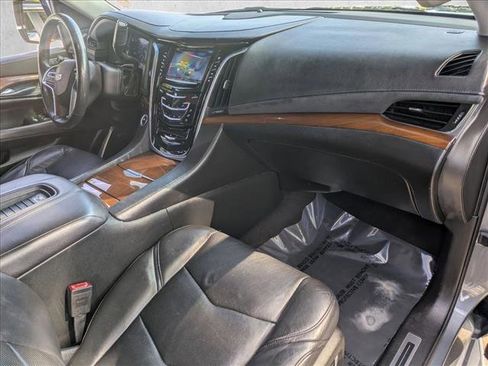 Used 2019 Cadillac Escalade ESV Luxury image 22