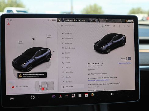 Used 2025 Tesla Model Y Long Range RWD image 21