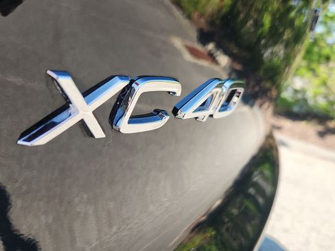 Used 2025 Volvo XC40 B5 Core image 31