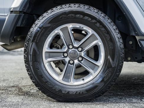 Used 2022 Jeep Wrangler Unlimited Sahara w/ Dual Top Group image 18