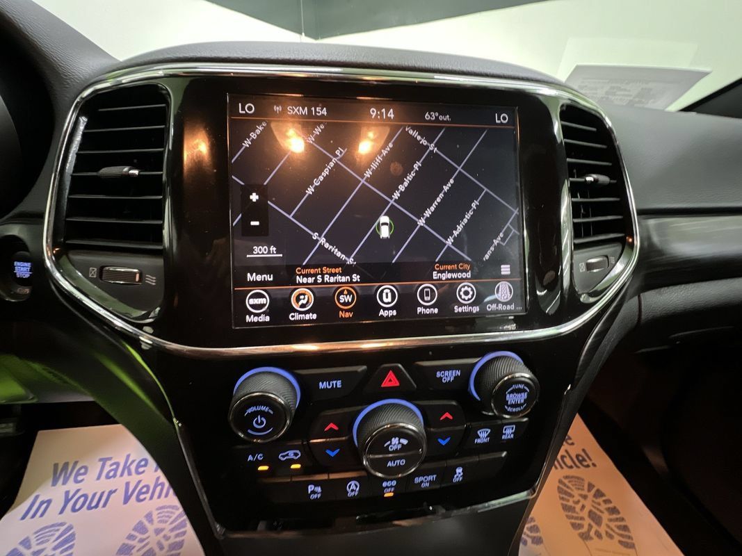 Used 2022 Jeep Grand Cherokee Laredo E AWD/4WD image 23