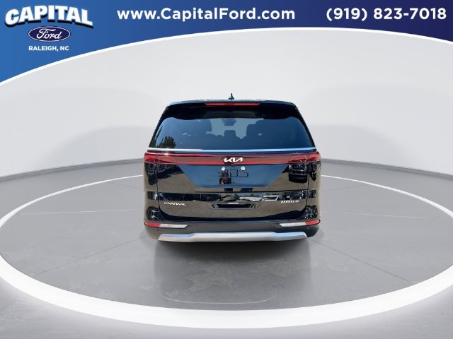 Used 2024 Kia Carnival EX FWD image 7