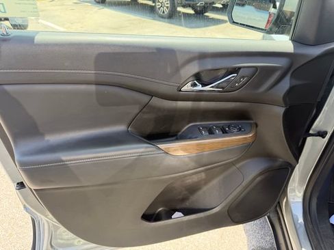 Used 2023 GMC Acadia SLE FWD image 14