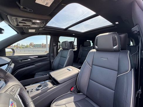 Certified 2024 Cadillac Escalade Sport w/ LPO, ONYX Package AWD/4WD image 25