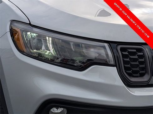 New 2026 Jeep Compass Latitude image 9