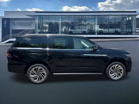 New 2026 Lincoln Navigator Premiere AWD/4WD image 9