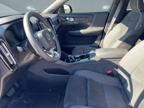 Certified 2023 Volvo C40 P8 Recharge Ultimate image 5