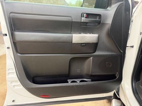 Used 2013 Toyota Tundra 2WD CrewMax w/ SR5 Pkg image 25