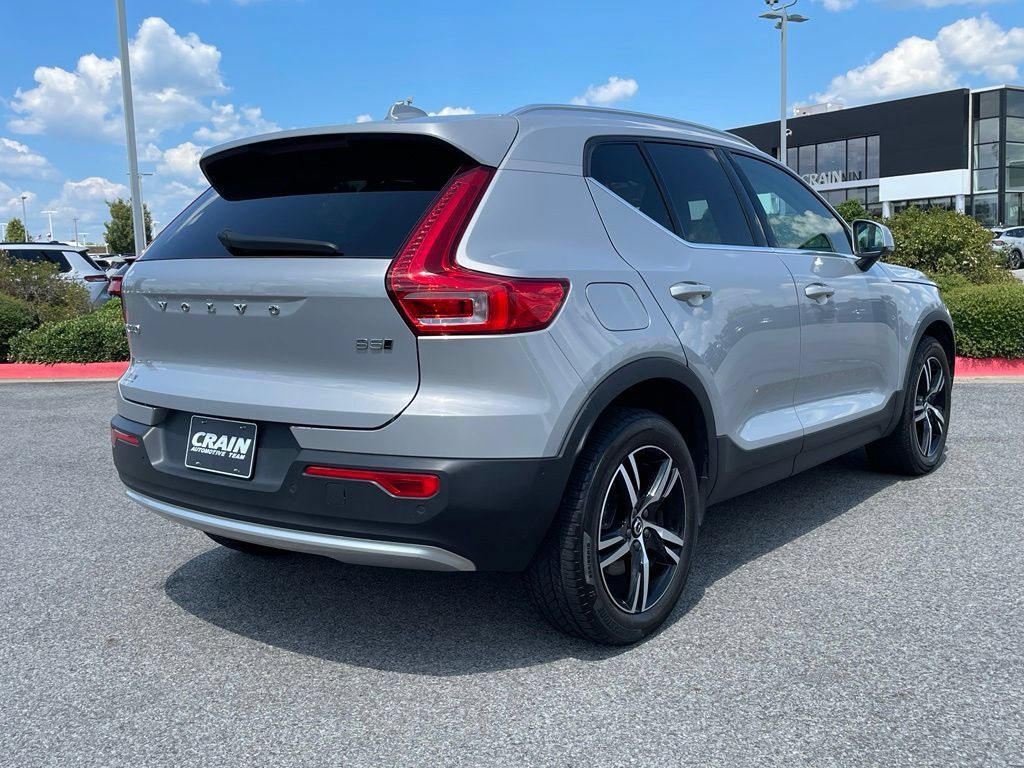 Used 2023 Volvo XC40 B5 Plus AWD/4WD image 8