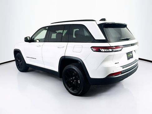 Used 2024 Jeep Grand Cherokee Altitude image 5