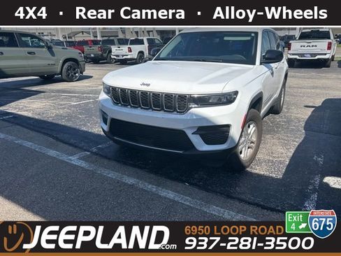 Used 2023 Jeep Grand Cherokee Laredo image 1