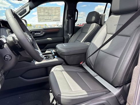 New 2026 GMC Yukon XL Denali w/ Denali Reserve Package AWD/4WD image 17