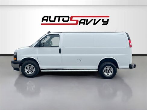 Used 2024 GMC Savana 2500 w/ Driver Convenience Package image 4