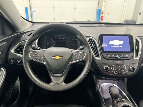Used 2025 Chevrolet Malibu LT image 11