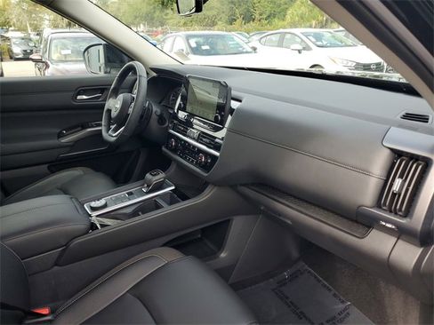 Used 2024 Nissan Pathfinder SL image 35