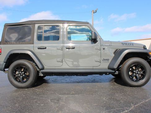 Used 2021 Jeep Wrangler Unlimited Sport AWD/4WD image 3