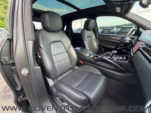 Used 2022 Porsche Cayenne GTS AWD/4WD image 33