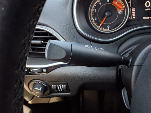 Used 2020 Jeep Cherokee Latitude Plus image 14