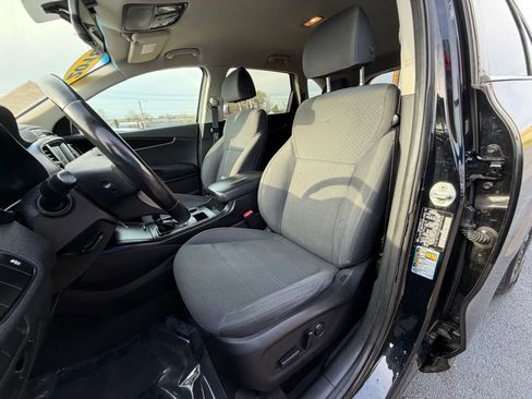 Used 2018 Kia Sorento FWD image 21