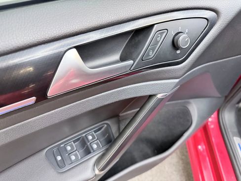 Used 2016 Volkswagen Golf 4-Door image 13