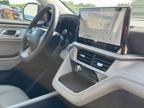 New 2026 Ford Explorer Active w/ Active Comfort Package AWD/4WD image 11