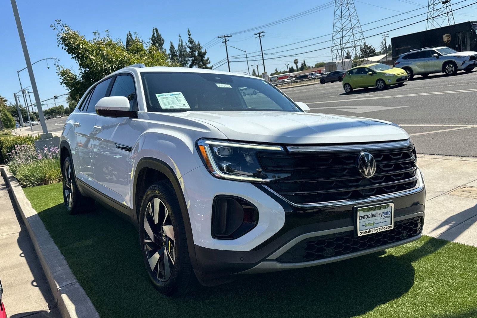 Certified 2024 Volkswagen Atlas Cross Sport SE AWD/4WD image 1