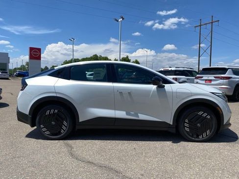 New 2026 Nissan Leaf FWD image 5