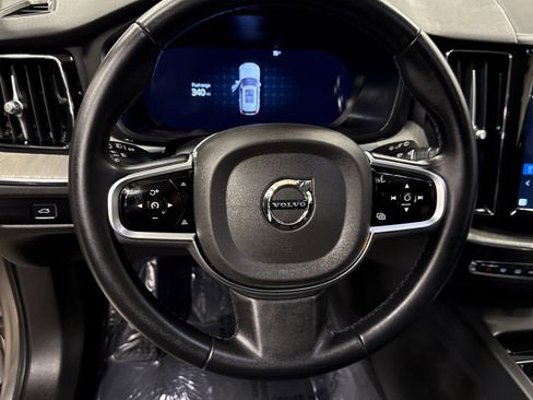 Used 2025 Volvo XC60 B5 Plus image 7